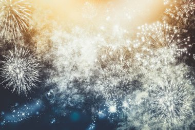 Yeni yılda havai fişekler ve kopyalama alanı - soyut tatil arkaplanı