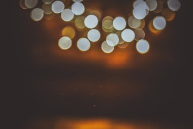 Ahşap arka planda Noel ışıkları