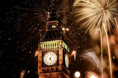 Patlayıcı havai fişek gökyüzüne Big Ben etrafında doldurur. New Year's Eve kutlama arka plan