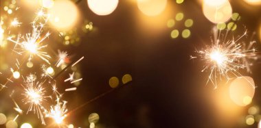 Işıltılı ve bokeh ışıklarıyla altın tatil arka planı