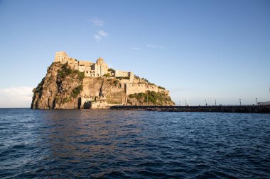 Aragonca kale Ischia Adası İtalya