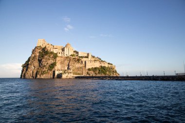 Aragonca kale Ischia Adası İtalya