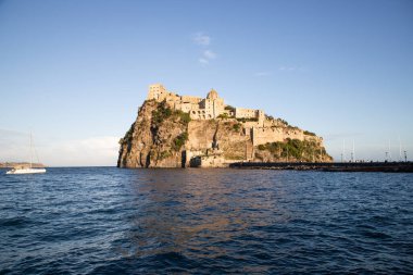 Aragonca kale Ischia Adası İtalya