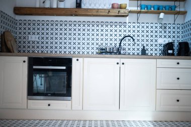 Eski kiremitlerle modern mutfak iç mimarisi