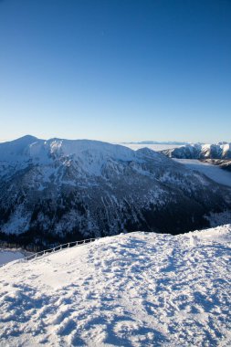Kasprowy Wierch ve kışın çevresindeki bölge, Tatra dağları, Polonya