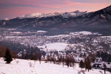 zakopane ve yüksek Tatralar kış gecesinde Polonya
