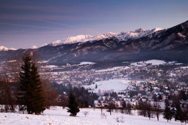 zakopane ve yüksek Tatralar kış gecesinde Polonya