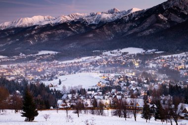 zakopane ve yüksek Tatralar kış gecesinde Polonya