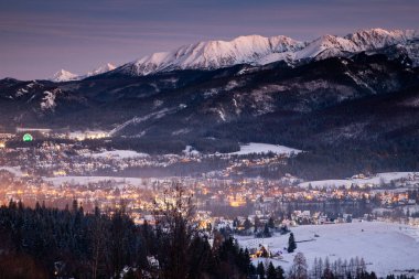 zakopane ve yüksek Tatralar kış gecesinde Polonya