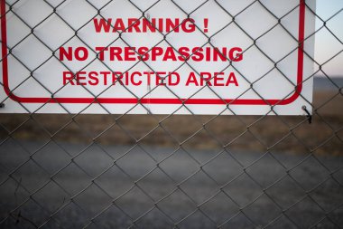 Dikenli tel örgü Geçiş yok