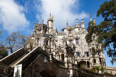 Regaleira Sarayı veya Quinta da Regaleira, Portekiz 'in Sintra şehrinde yer alan bir Gotik quinta.