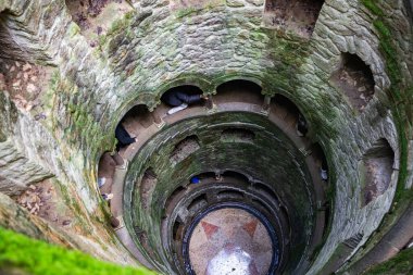 Regaleira Sarayı veya Quinta da Regaleira, Portekiz 'in Sintra şehrinde yer alan bir Gotik quinta.