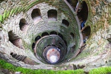 Regaleira Sarayı veya Quinta da Regaleira, Portekiz 'in Sintra şehrinde yer alan bir Gotik quinta.