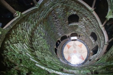Regaleira Sarayı veya Quinta da Regaleira, Portekiz 'in Sintra şehrinde yer alan bir Gotik quinta.