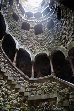 Regaleira Sarayı veya Quinta da Regaleira, Portekiz 'in Sintra şehrinde yer alan bir Gotik quinta.