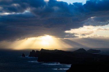 Madeira, Portekiz 'in kayalarıyla dolu dramatik kıyı şeridi
