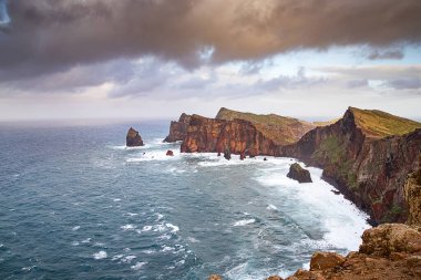 Madeira, Portekiz 'in kayalarıyla dolu dramatik kıyı şeridi