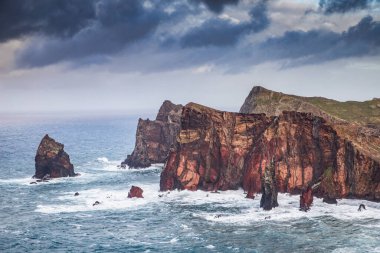 Madeira, Portekiz 'in kayalarıyla dolu dramatik kıyı şeridi