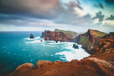 Madeira, Portekiz 'in kayalarıyla dolu dramatik kıyı şeridi