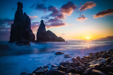 Madeira, Portekiz 'in kayalarıyla dolu dramatik kıyı şeridi