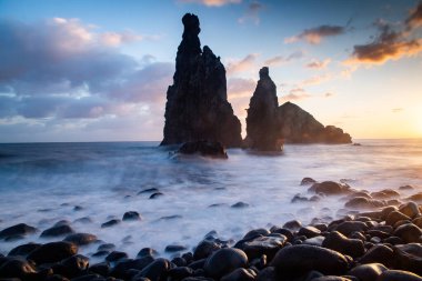 Madeira, Portekiz 'in kayalarıyla dolu dramatik kıyı şeridi