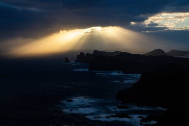Madeira, Portekiz 'in kayalarıyla dolu dramatik kıyı şeridi