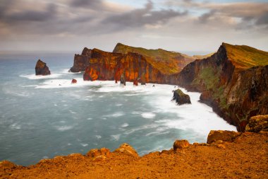 Madeira, Portekiz 'in kayalarıyla dolu dramatik kıyı şeridi