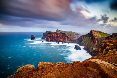 Madeira, Portekiz 'in kayalarıyla dolu dramatik kıyı şeridi