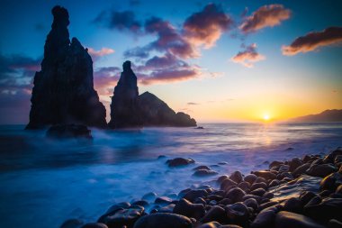 Madeira, Portekiz 'in kayalarıyla dolu dramatik kıyı şeridi