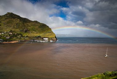 Madeira, Portekiz 'in kayalarıyla dolu dramatik kıyı şeridi