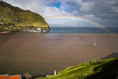 Madeira, Portekiz 'in kayalarıyla dolu dramatik kıyı şeridi