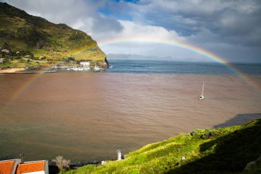 Madeira, Portekiz 'in kayalarıyla dolu dramatik kıyı şeridi