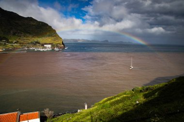 Madeira, Portekiz 'in kayalarıyla dolu dramatik kıyı şeridi