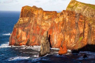 Madeira, Portekiz 'in kayalarıyla dolu dramatik kıyı şeridi