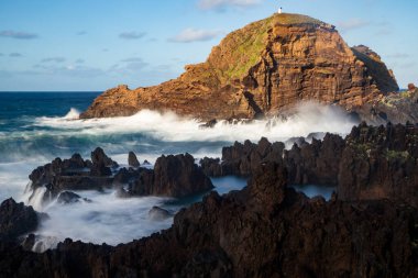 Madeira, Portekiz 'in kayalarıyla dolu dramatik kıyı şeridi