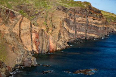 Madeira, Portekiz 'in kayalarıyla dolu dramatik kıyı şeridi