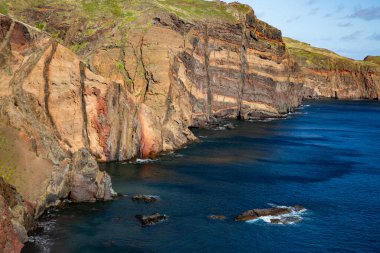 Madeira, Portekiz 'in kayalarıyla dolu dramatik kıyı şeridi