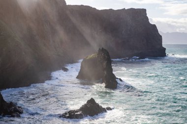 Madeira, Portekiz 'in kayalarıyla dolu dramatik kıyı şeridi