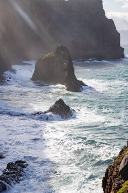 Madeira, Portekiz 'in kayalarıyla dolu dramatik kıyı şeridi