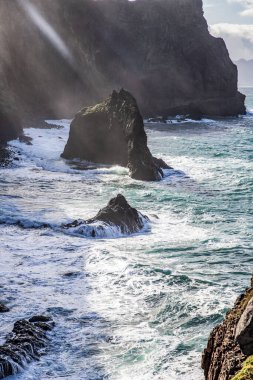 Madeira, Portekiz 'in kayalarıyla dolu dramatik kıyı şeridi