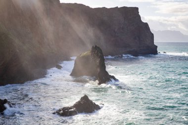Madeira, Portekiz 'in kayalarıyla dolu dramatik kıyı şeridi