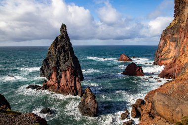 Madeira, Portekiz 'in kayalarıyla dolu dramatik kıyı şeridi
