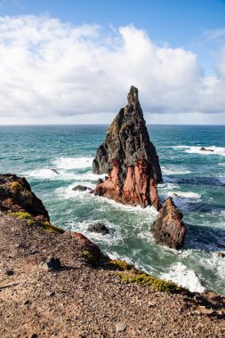 Madeira, Portekiz 'in kayalarıyla dolu dramatik kıyı şeridi