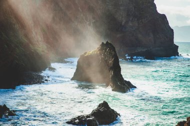 Madeira, Portekiz 'in kayalarıyla dolu dramatik kıyı şeridi