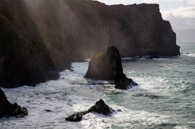 Madeira, Portekiz 'in kayalarıyla dolu dramatik kıyı şeridi