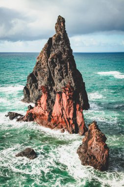 Madeira, Portekiz 'in kayalarıyla dolu dramatik kıyı şeridi