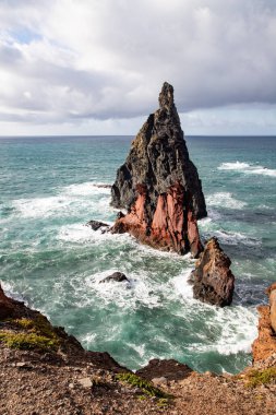 Madeira, Portekiz 'in kayalarıyla dolu dramatik kıyı şeridi