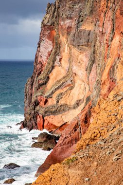 Madeira, Portekiz 'in kayalarıyla dolu dramatik kıyı şeridi