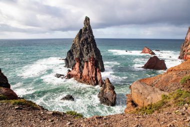 Madeira, Portekiz 'in kayalarıyla dolu dramatik kıyı şeridi