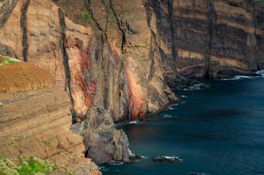 Madeira, Portekiz 'in kayalarıyla dolu dramatik kıyı şeridi